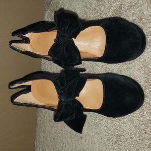 Vintage style bowtie pumps